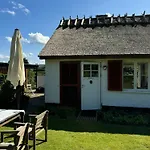 Ferienhaus Thatched Near Dronningmølle