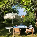 Ferienhaus Thatched Near
