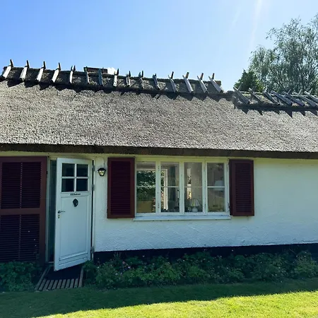 Ferienhaus Thatched Near Dronningmølle